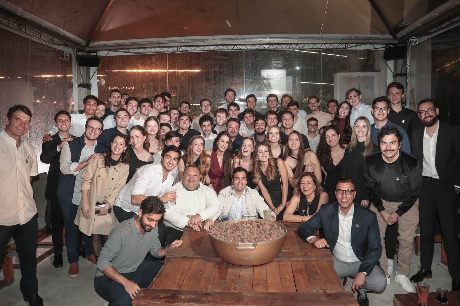 Gerações de ex-membros e membros reunidas na festa de 10 anos, 01/11/2025.
